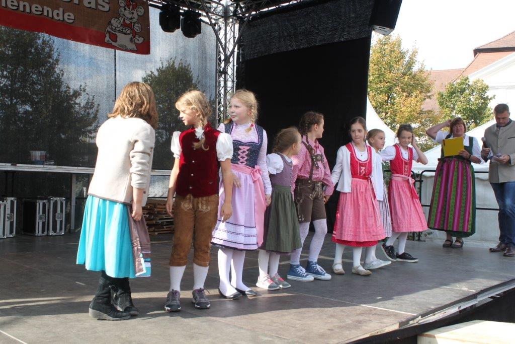Trachtenmodenschau-2019-c-ARGE-Erdäpfelfest-Geras-30